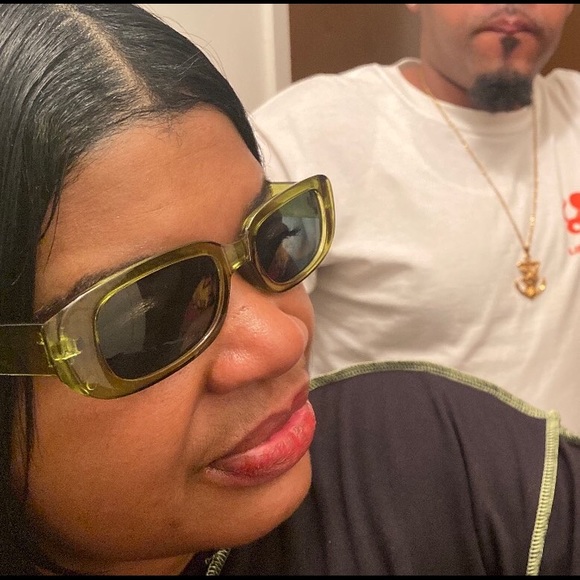 🔴3 for $20🔴Olive Green Sunglasses (Finale Price) - Picture 4 of 4